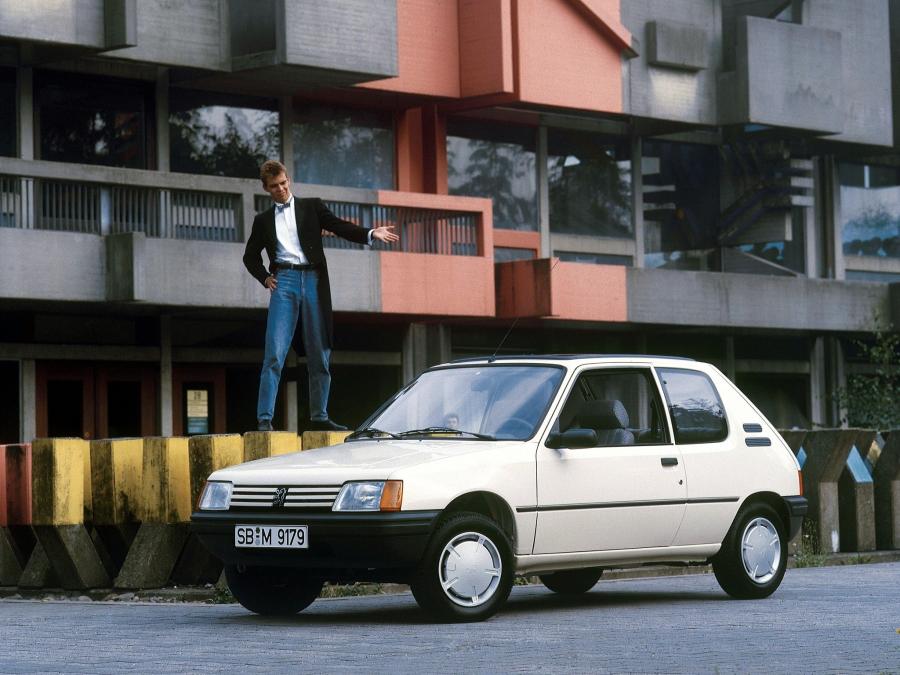  Peugeot 205 3-Door 1984 года  (фото 3 из 9)